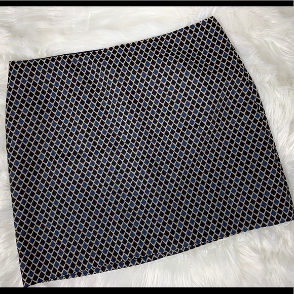 LOFT Dresses & Skirts - Loft Tapestry Fabric Skirt Size 18